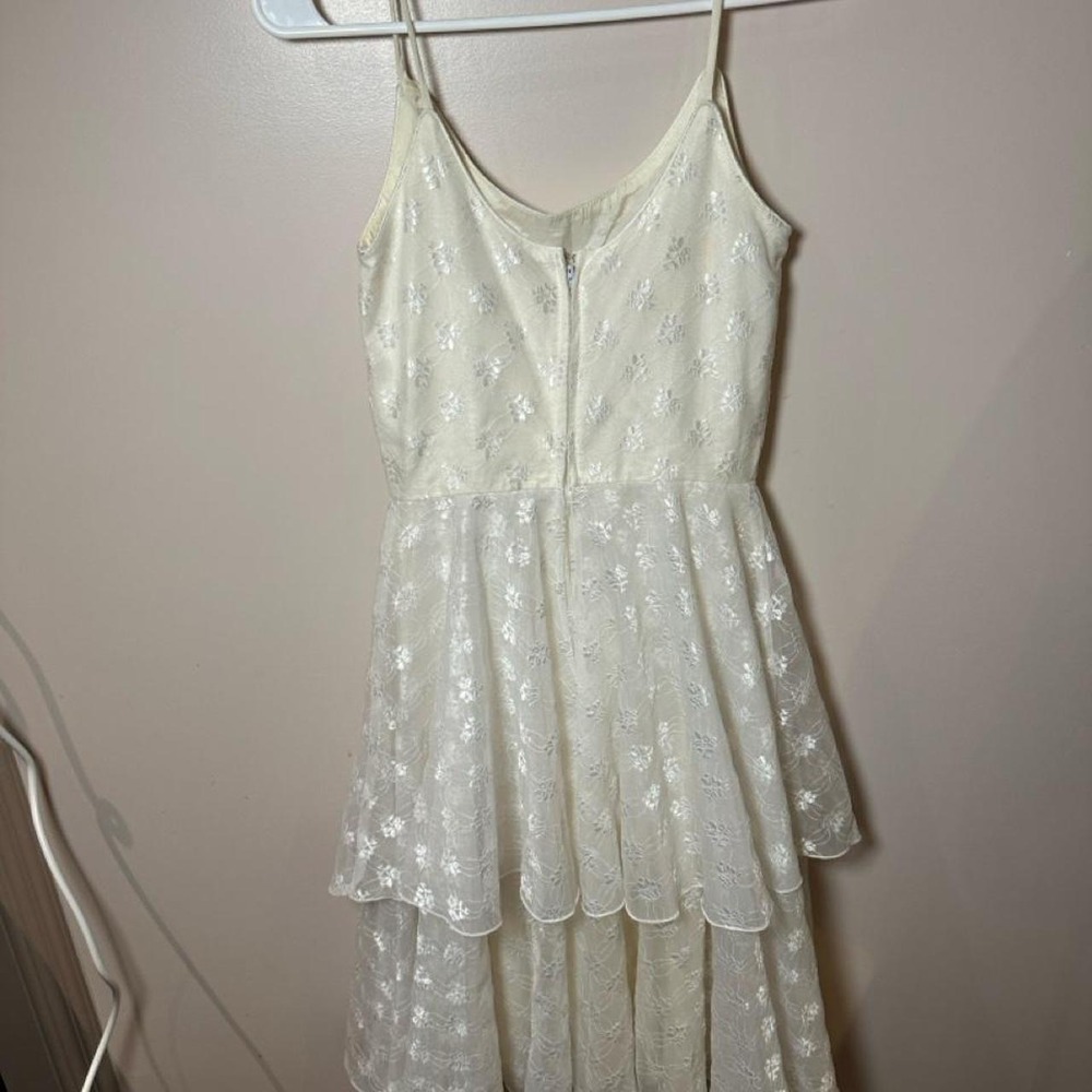 1980's to 1990's era Vintage Made in Canada White lace dress with floral - Picture 4 of 7